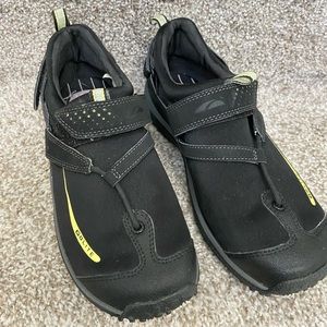 Go Lite size 6.5 baretech outdoor shoes in excellent condition.